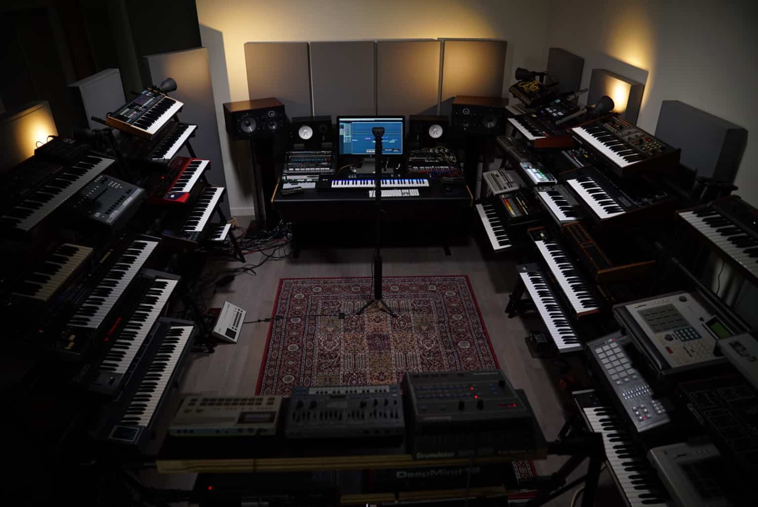Download 1GB Of FREE Analog Synth Samples By Sharooz Raoofi